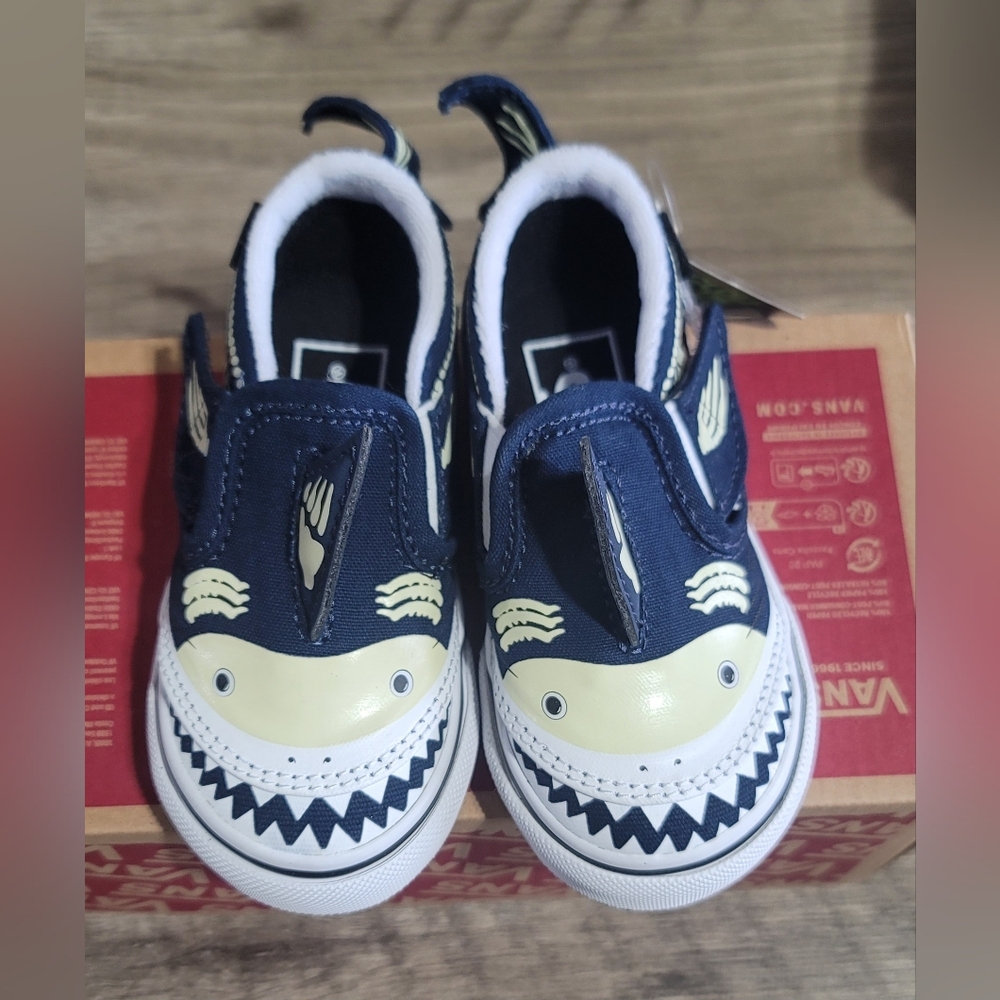 (SOLD) Vans Toddler Size 5 New!